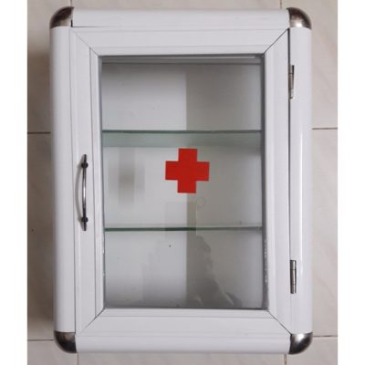 tủ y tế treo tường